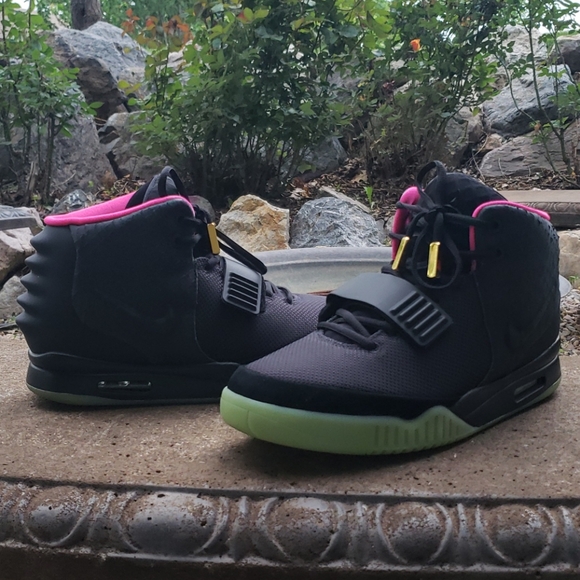 Nike Air Yeezy 2 Black Solar Red Authentic - Picture 4 of 8